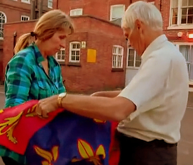 Philippa Langley and John Ashdown-Hill drape a reporduction of Richard III's standard over his remains | Image ©Channel 4