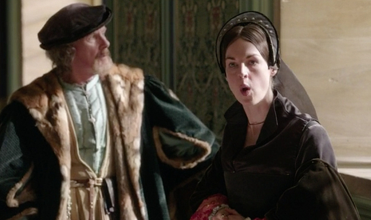 Wolf-Hall-Episode-3-Anna-Regina-02.png